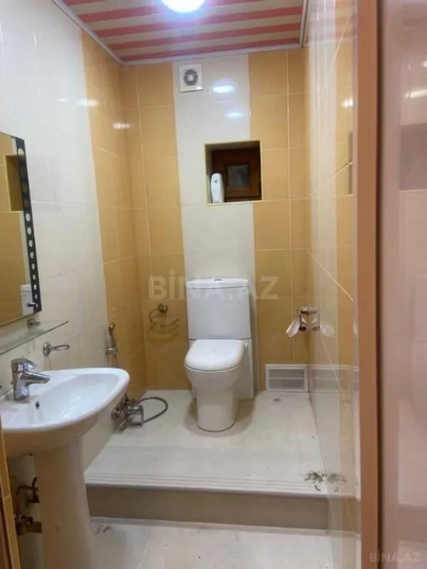 Satılır 8 otaqlı həyət evi 320 m²