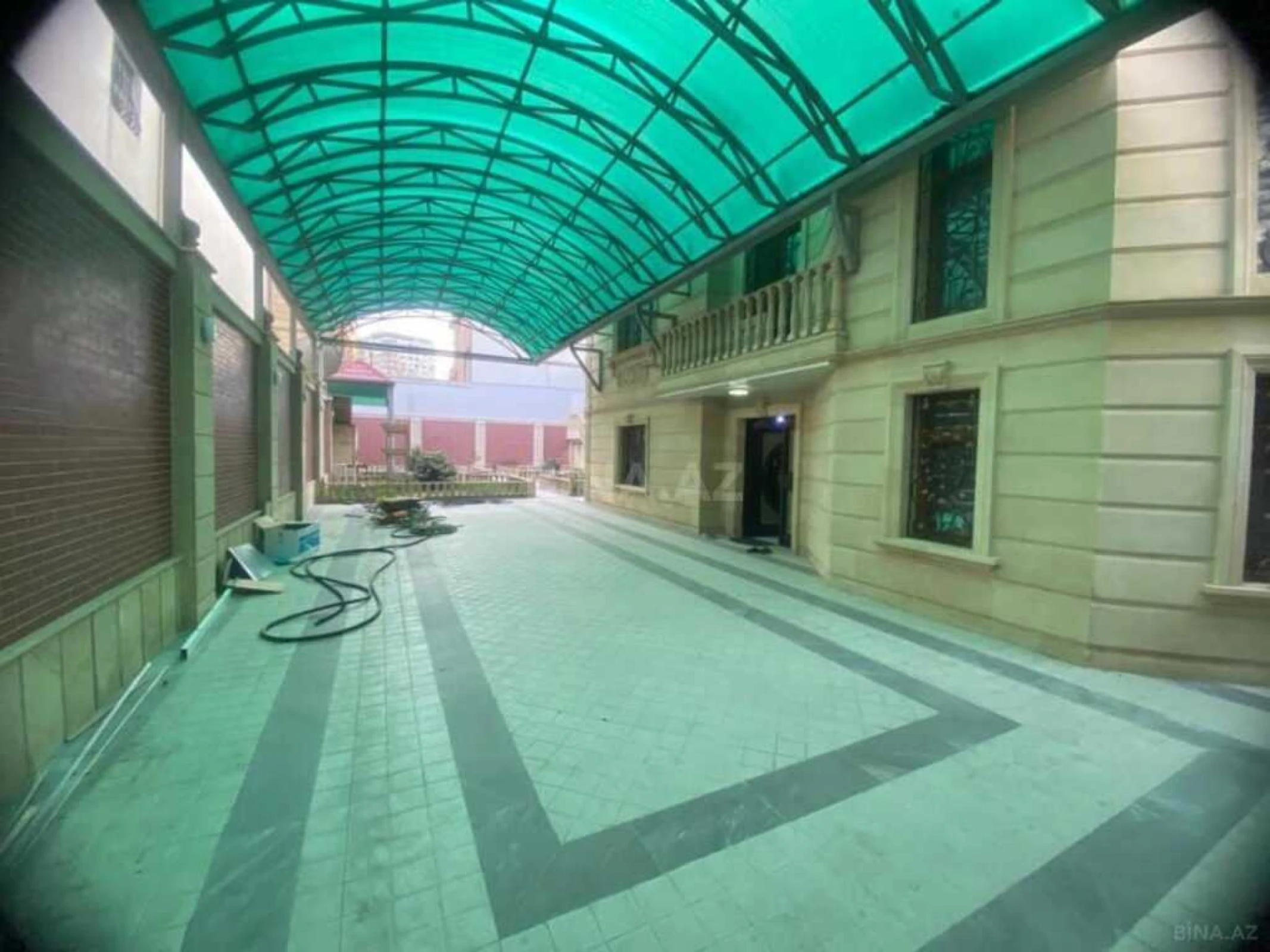 Satılır 8 otaqlı həyət evi 320 m²