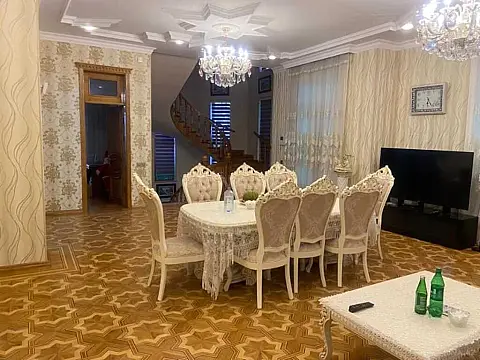 Satılır 8 otaqlı həyət evi 320 m²