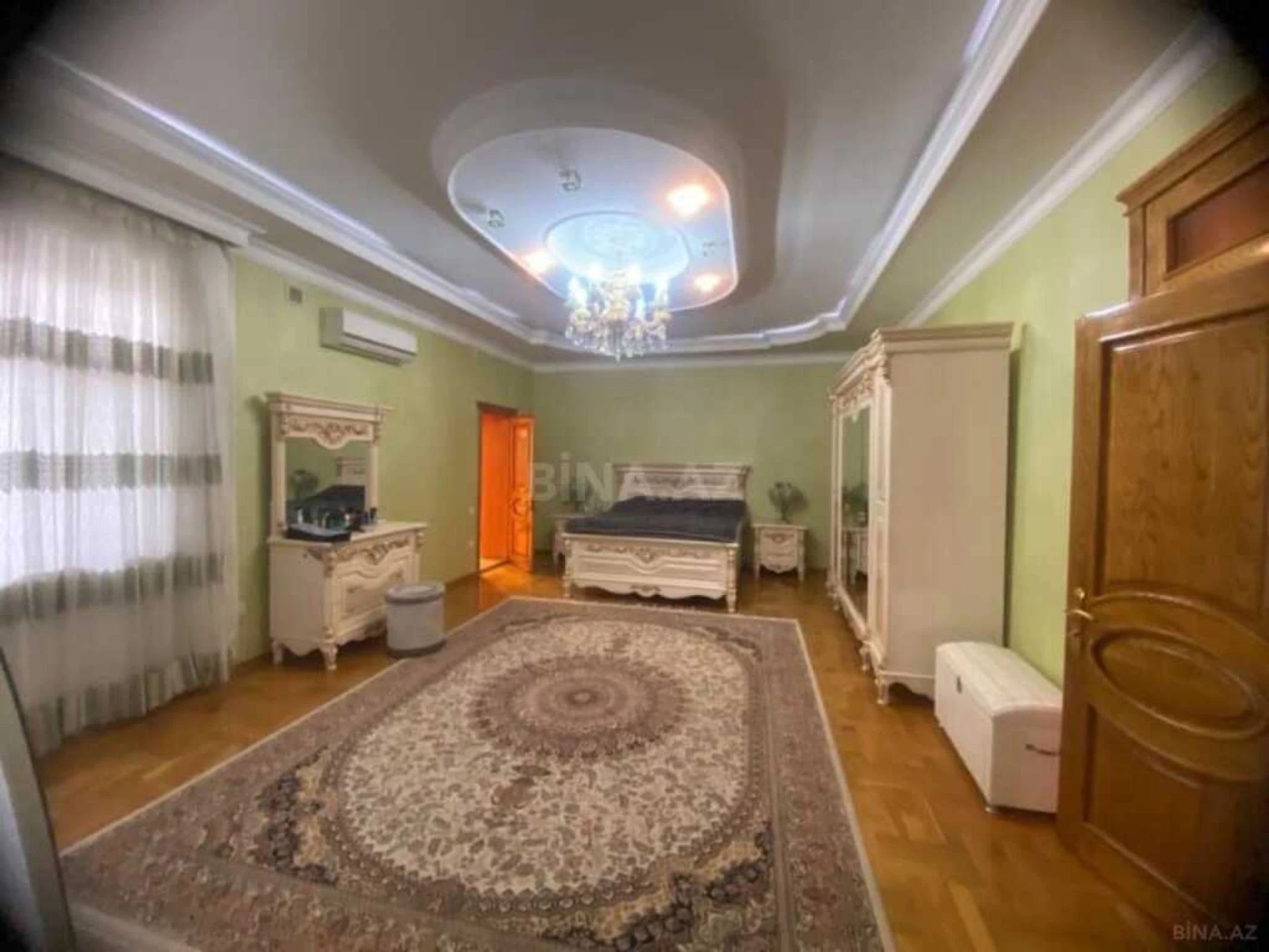 Satılır 8 otaqlı həyət evi 320 m²