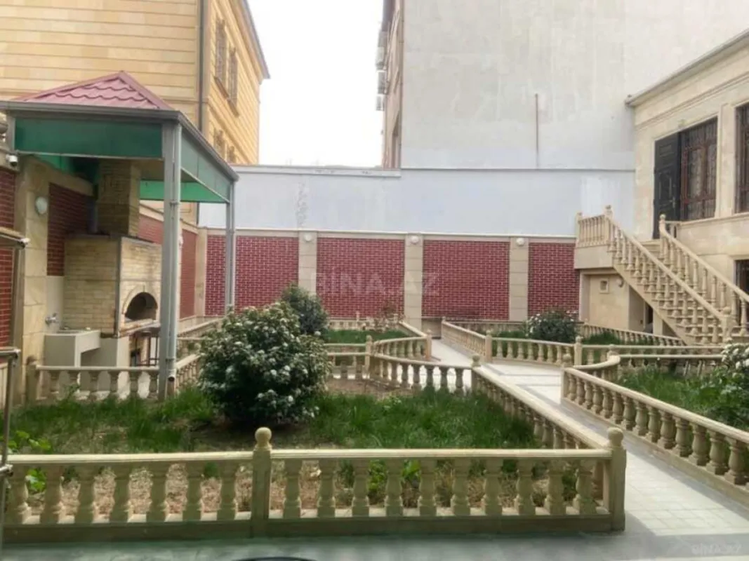 Satılır 8 otaqlı həyət evi 320 m²