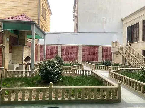 Satılır 8 otaqlı həyət evi 320 m²