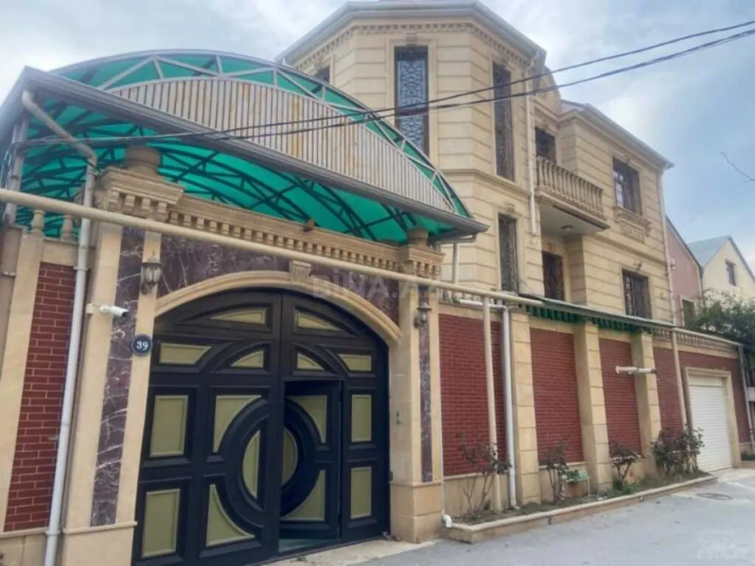 Satılır 8 otaqlı həyət evi 320 m²