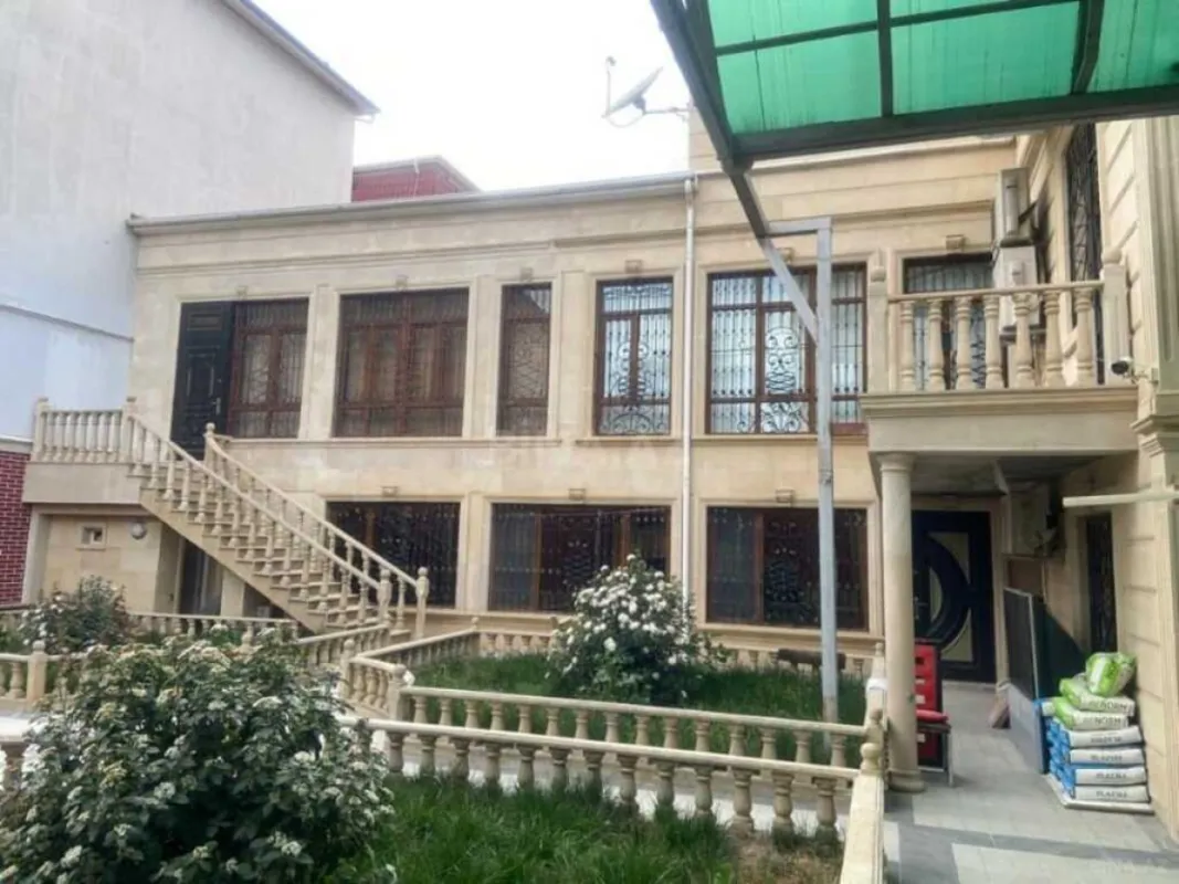 Satılır 8 otaqlı həyət evi 320 m²