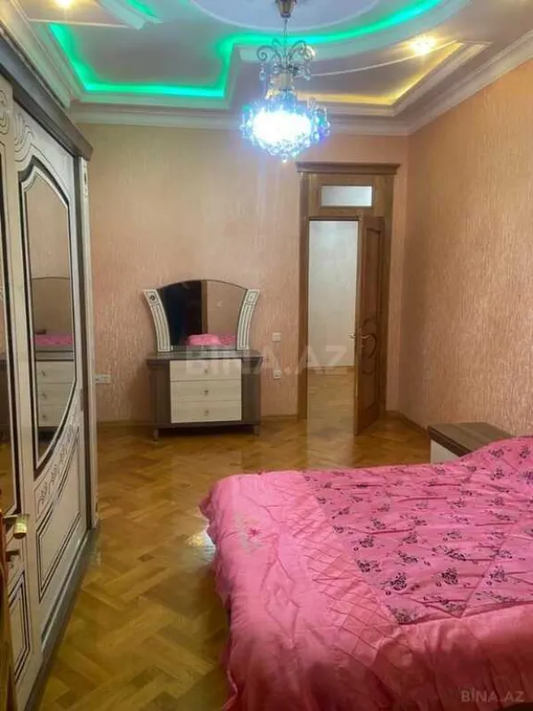 Satılır 8 otaqlı həyət evi 320 m²