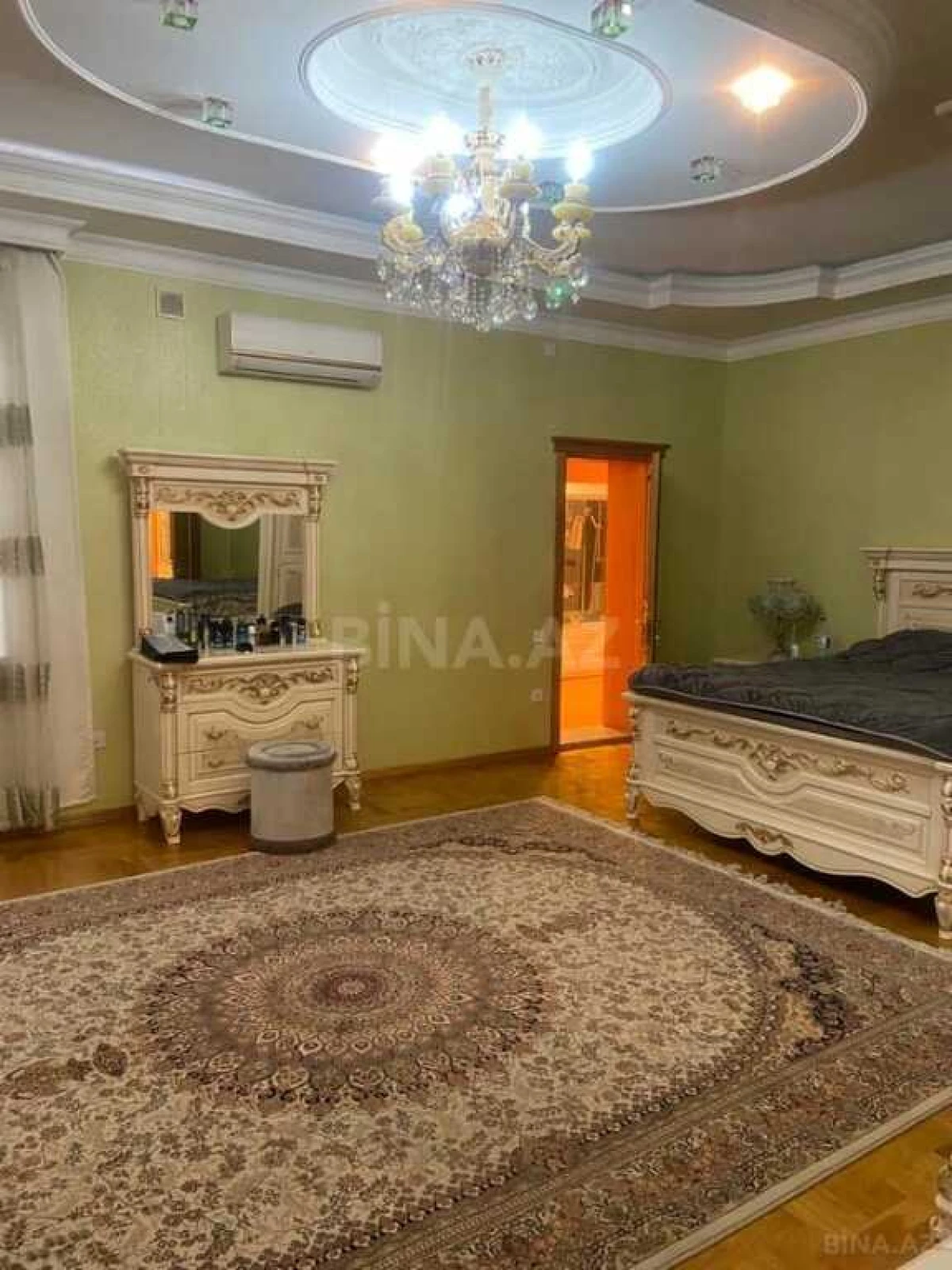 Satılır 8 otaqlı həyət evi 320 m²