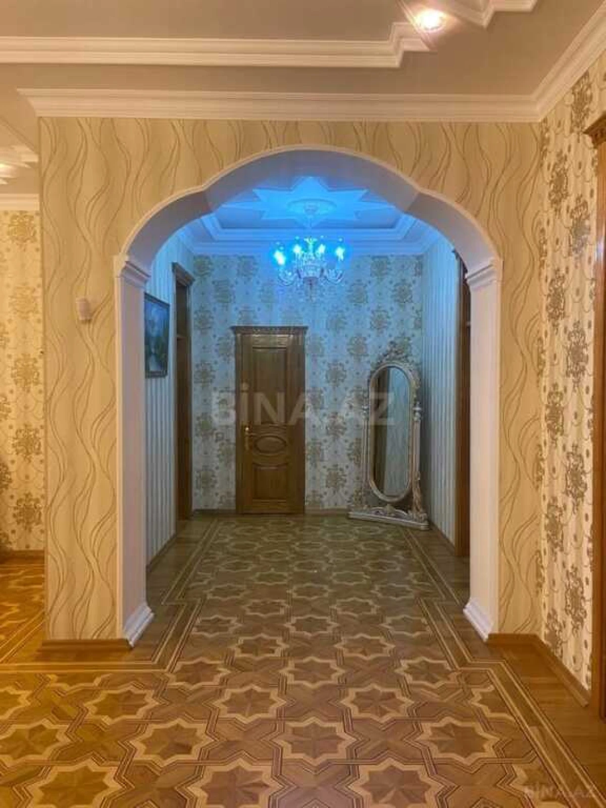 Satılır 8 otaqlı həyət evi 320 m²