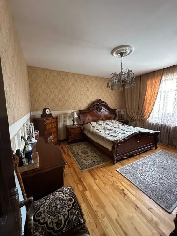 Satılır 5 otaqlı həyət evi 220 m²
