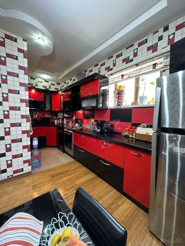 Satılır 5 otaqlı həyət evi 220 m²