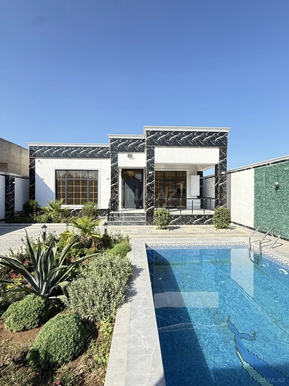 Satılır 4 otaqlı həyət evi 155 m²