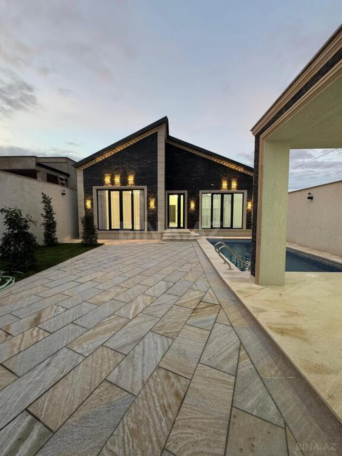 Satılır 4 otaqlı həyət evi 140 m²