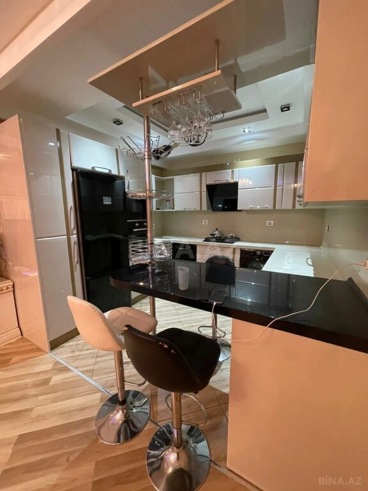 Satılır 4 otaqlı mənzil 118 m²