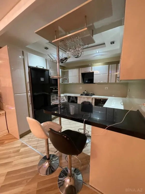 Satılır 4 otaqlı mənzil 118 m²