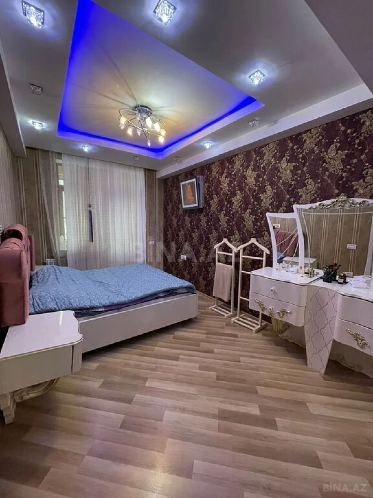 Satılır 4 otaqlı mənzil 118 m²