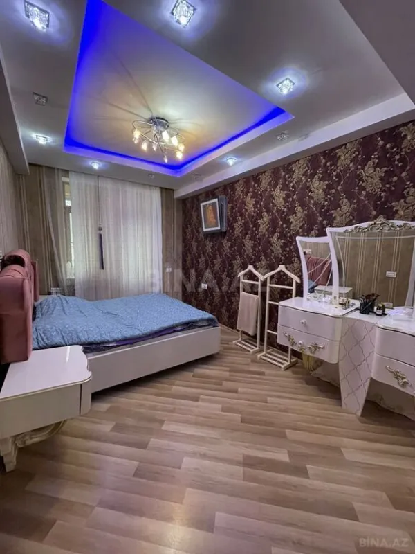 Satılır 4 otaqlı mənzil 118 m²