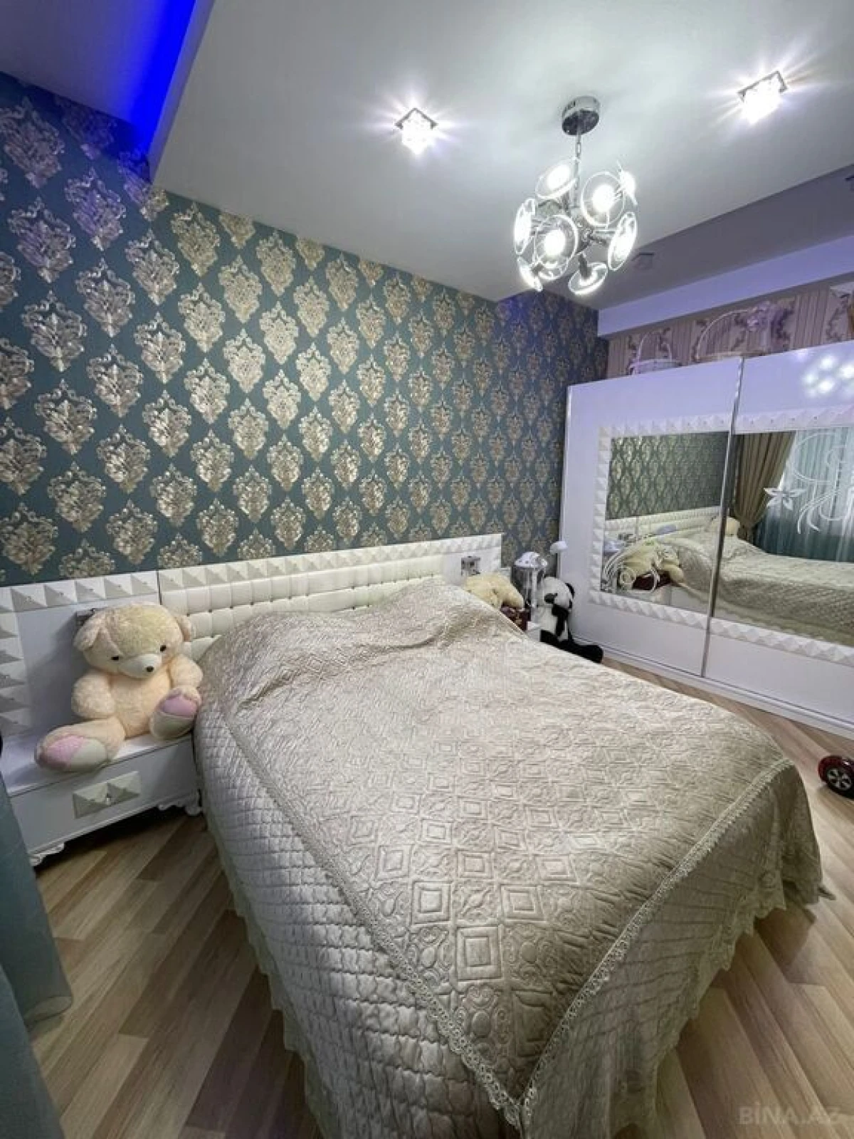 Satılır 4 otaqlı mənzil 118 m²