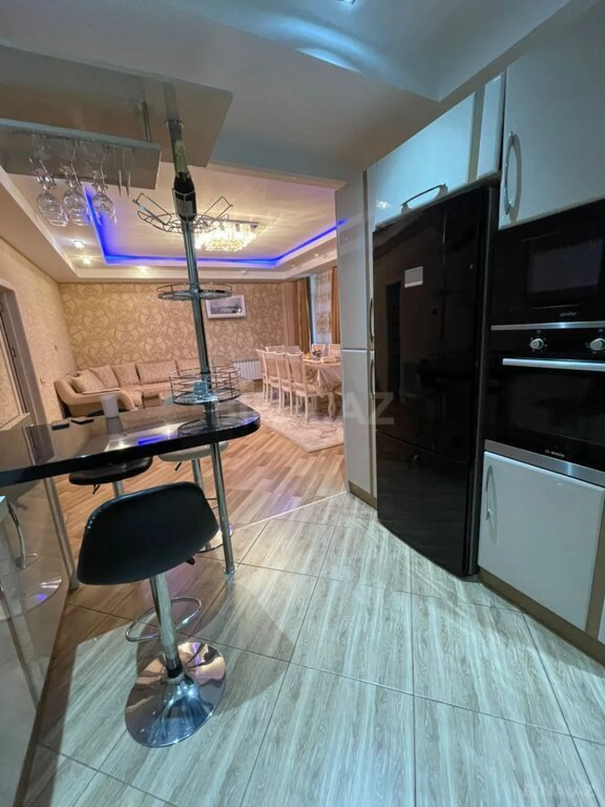 Satılır 4 otaqlı mənzil 118 m²