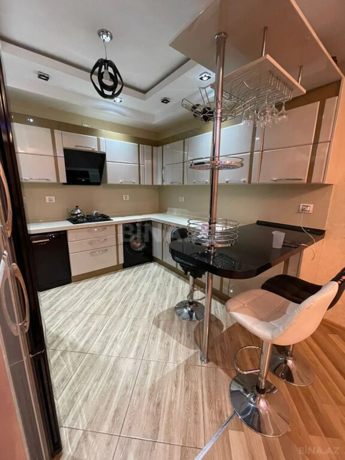 Satılır 4 otaqlı mənzil 118 m²