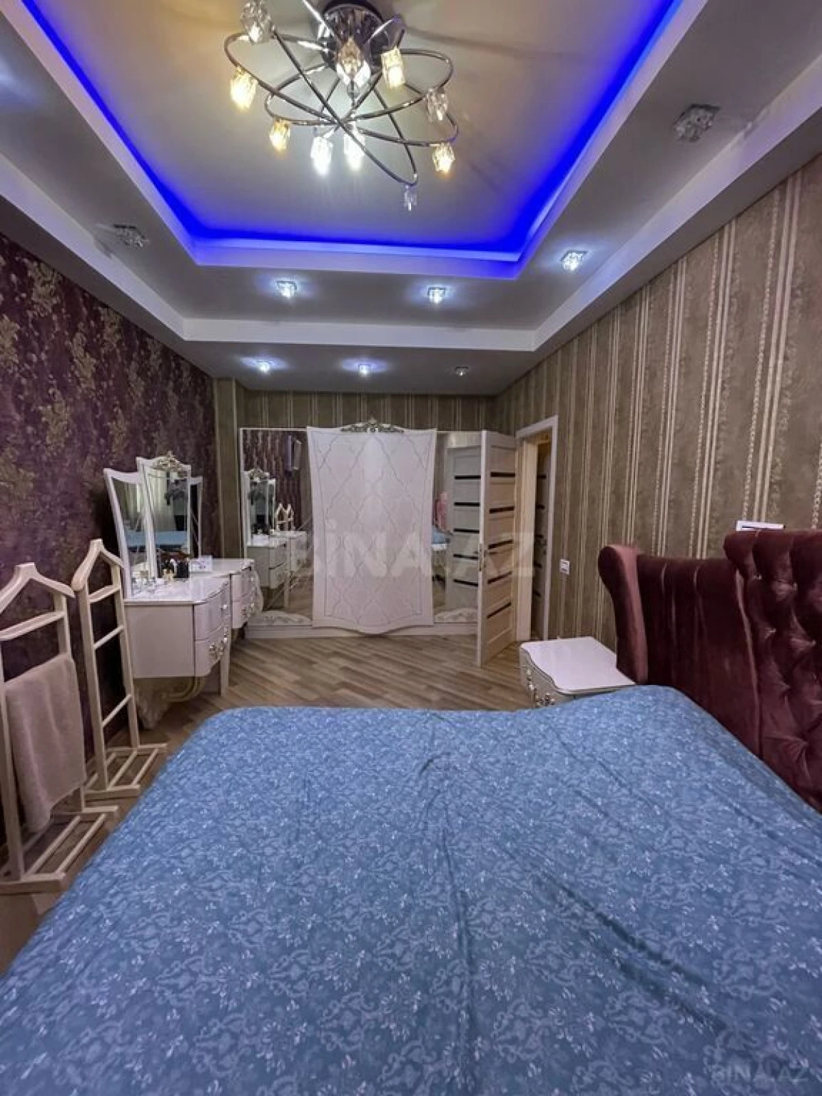 Satılır 4 otaqlı mənzil 118 m²