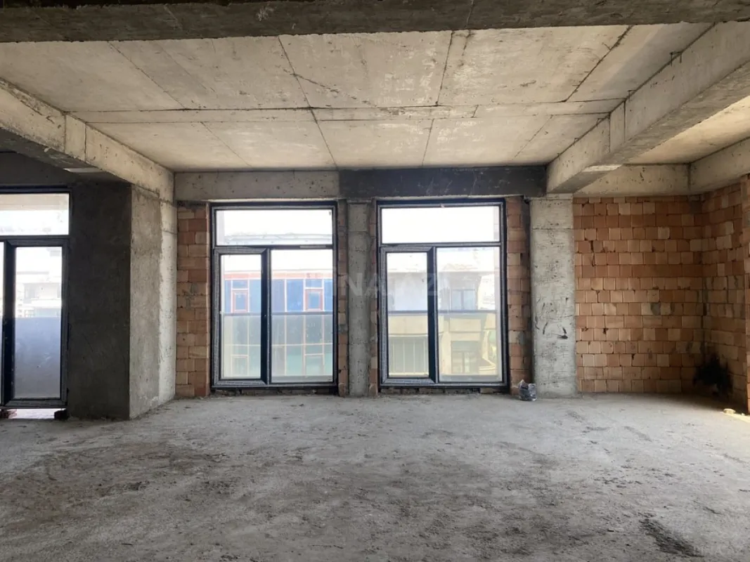 Satılır 4 otaqlı mənzil 148 m²