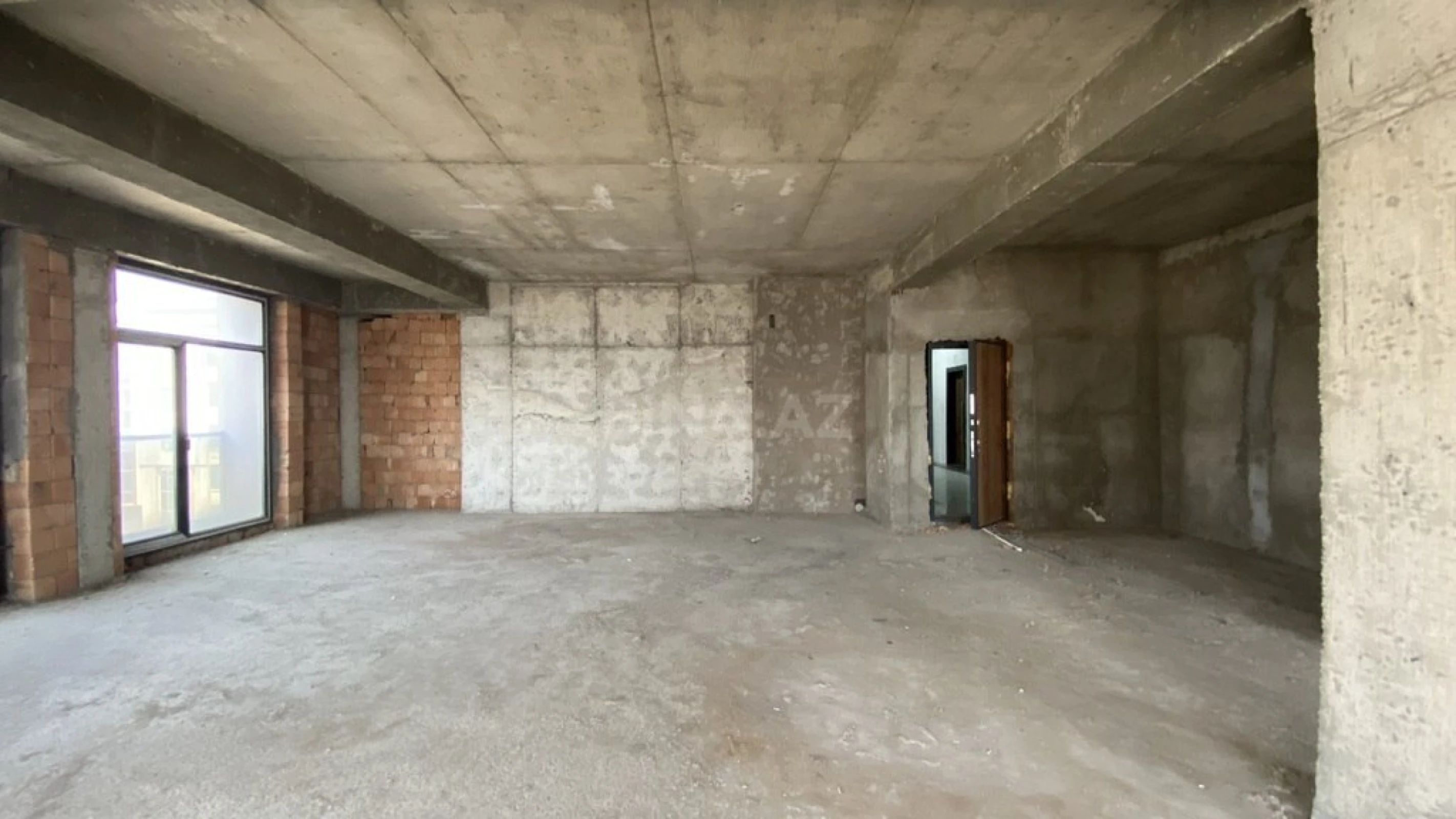 Satılır 4 otaqlı mənzil 148 m²
