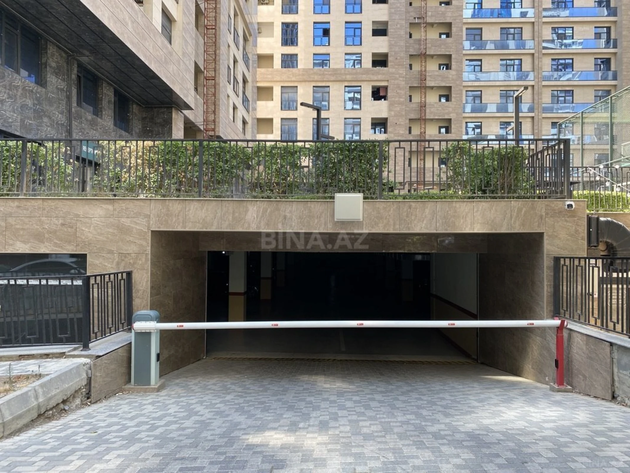 Satılır 4 otaqlı mənzil 148 m²