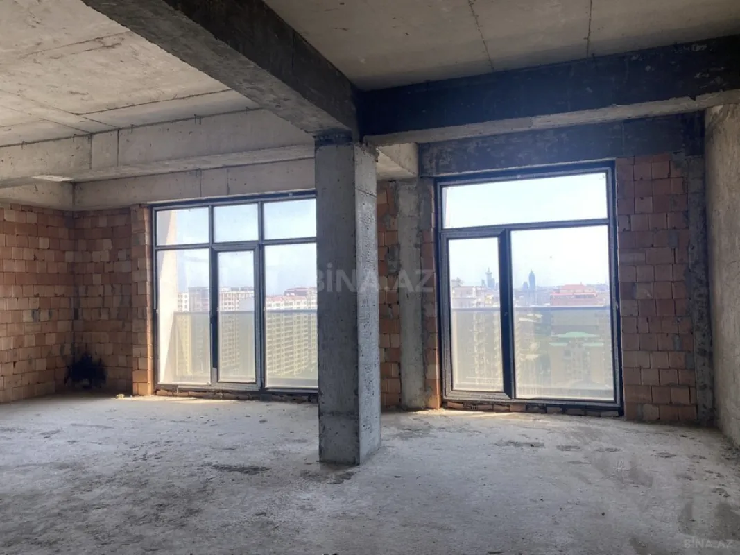 Satılır 4 otaqlı mənzil 148 m²