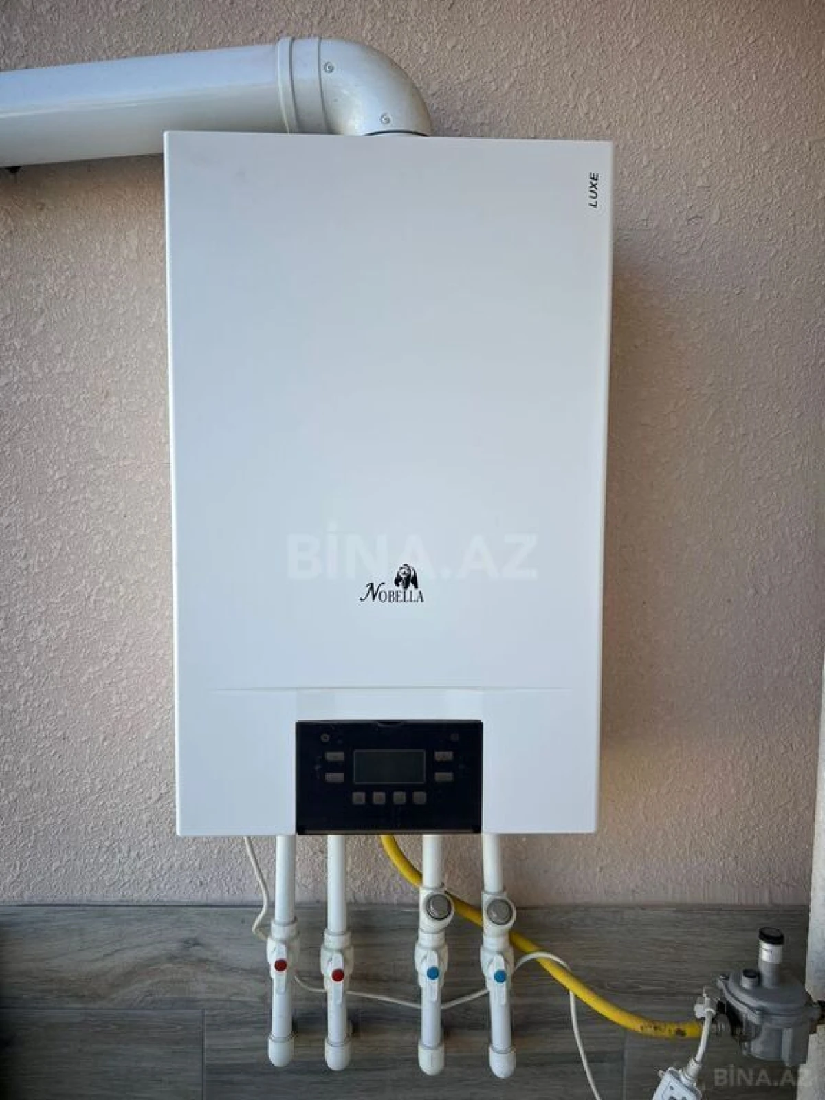 Satılır 3 otaqlı mənzil 151 m²