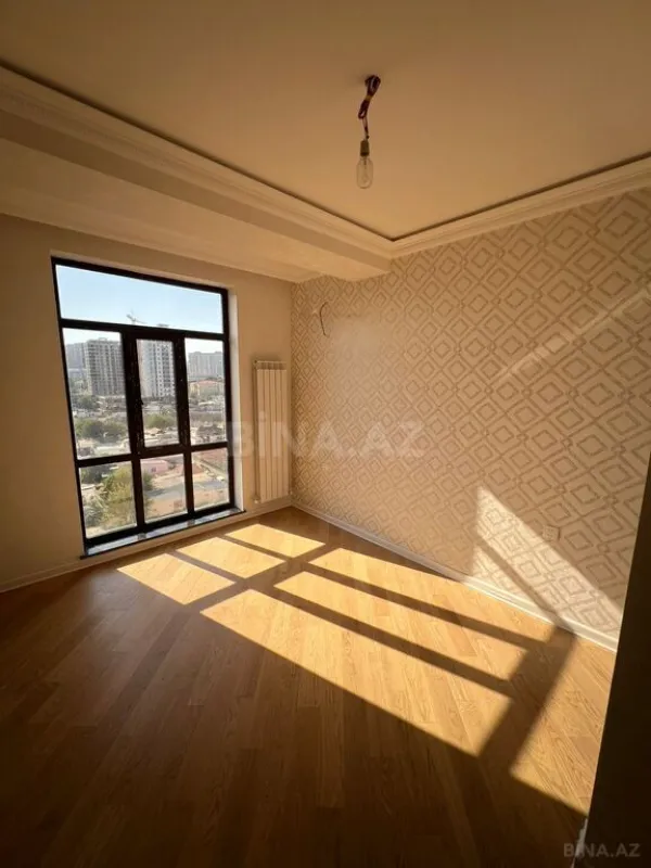 Satılır 3 otaqlı mənzil 151 m²