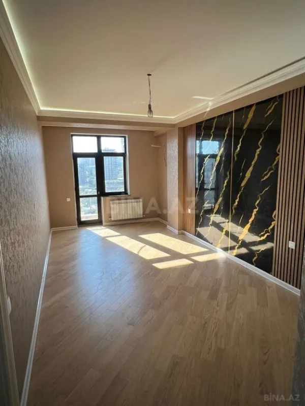 Satılır 3 otaqlı mənzil 151 m²