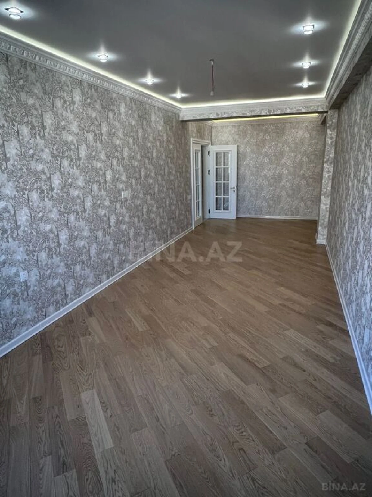 Satılır 3 otaqlı mənzil 151 m²