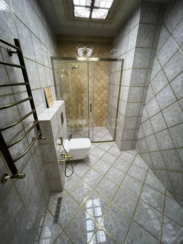 Satılır 3 otaqlı mənzil 151 m²