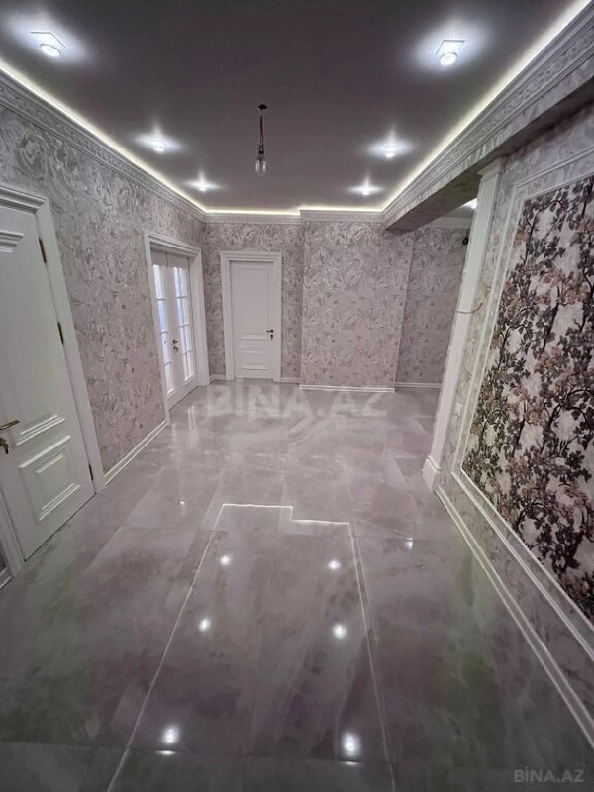 Satılır 3 otaqlı mənzil 151 m²