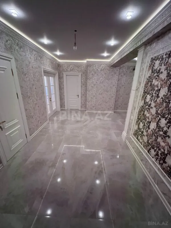 Satılır 3 otaqlı mənzil 151 m²