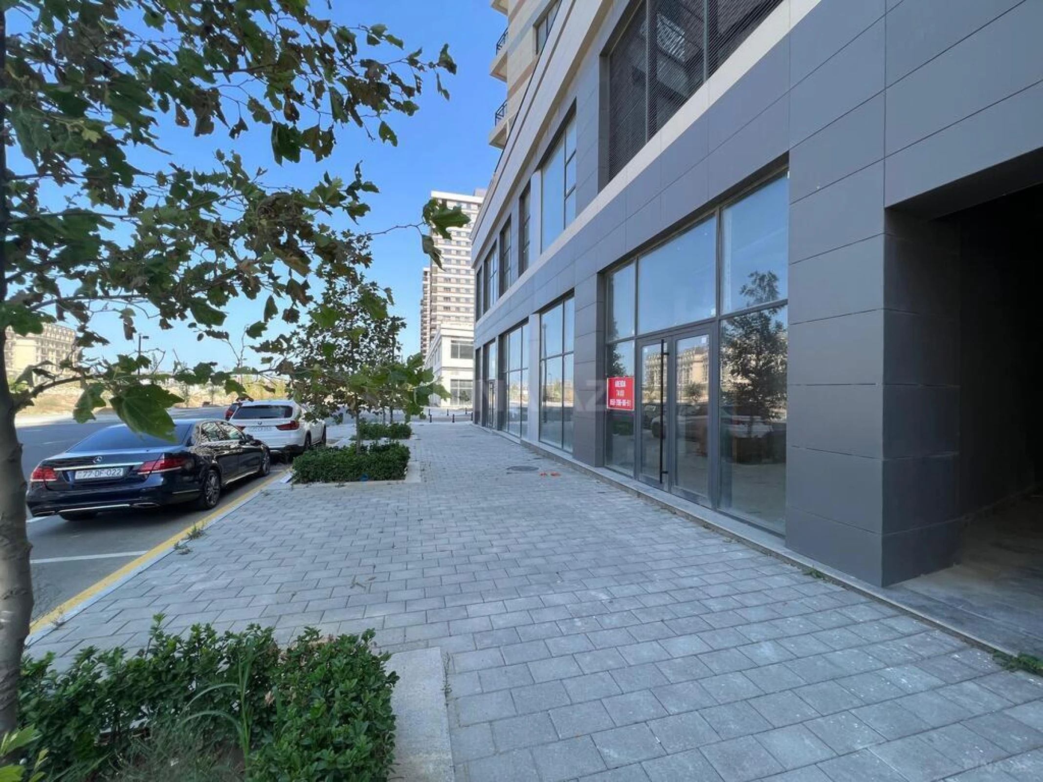 Satılır obyekt 326 m²