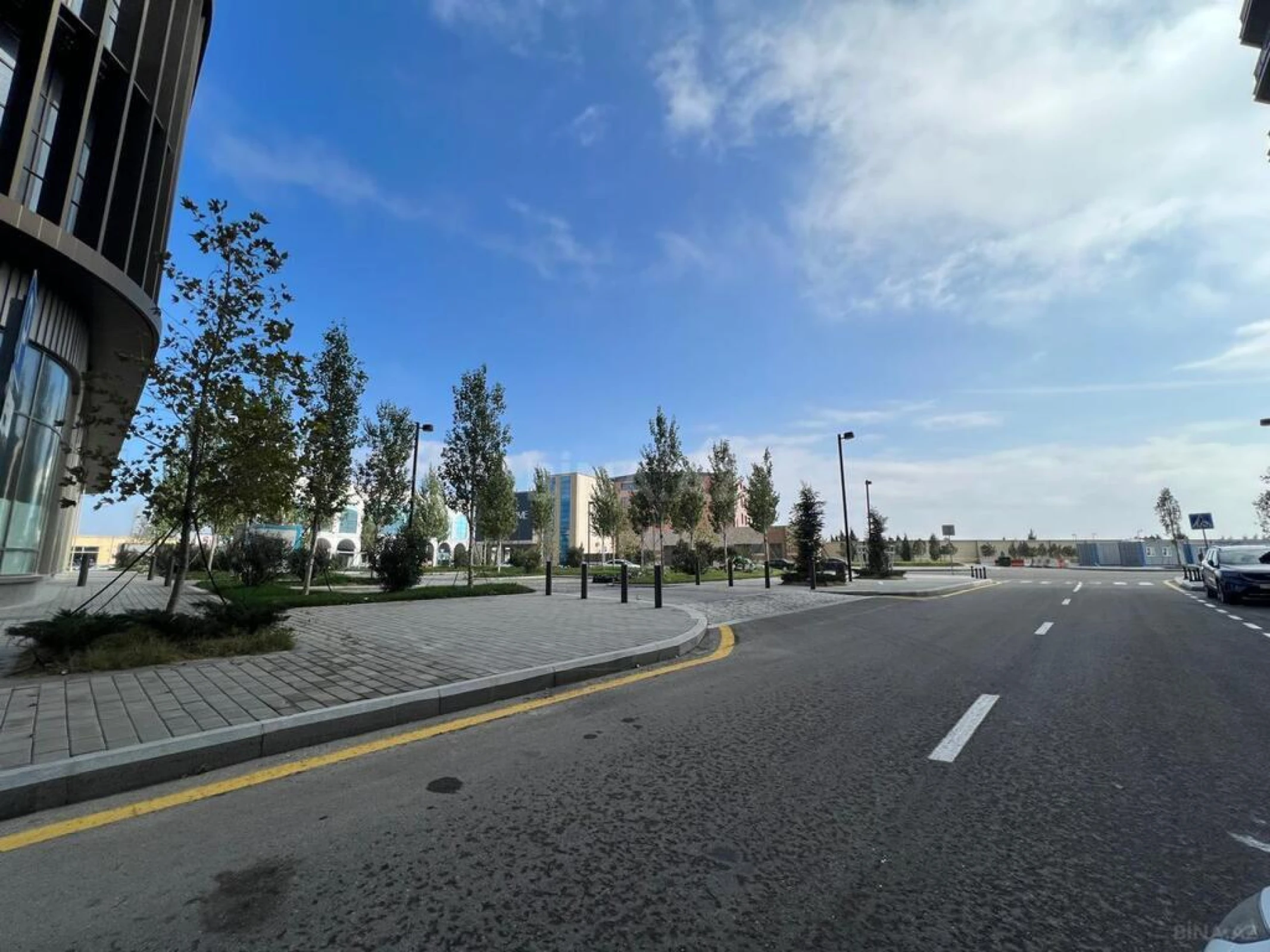 Satılır obyekt 326 m²