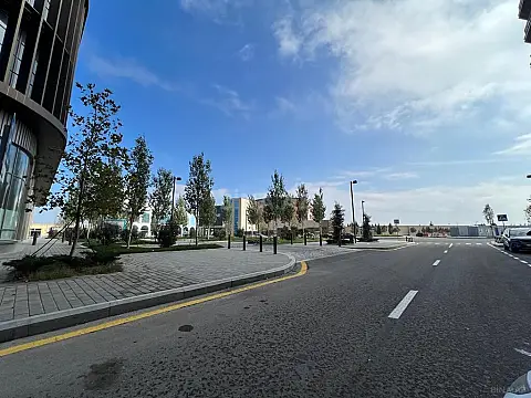 Satılır obyekt 326 m²