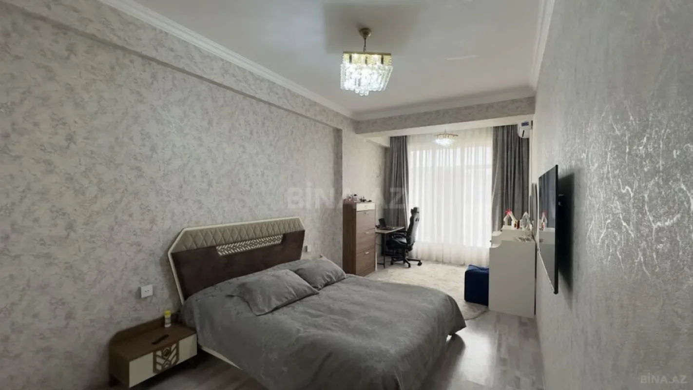 Satılır 3 otaqlı mənzil 130 m²