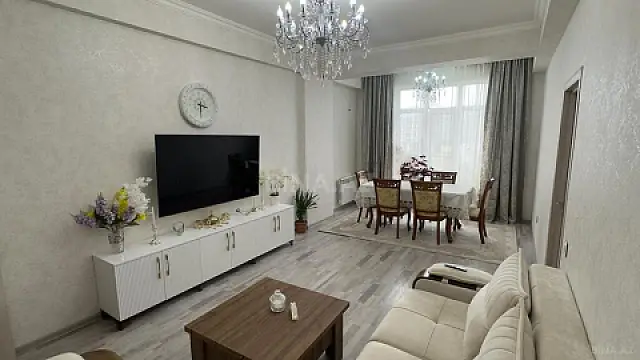 Satılır 3 otaqlı mənzil 130 m² — Bakı, İnşaatçılar 3 otaq 130.00 m²