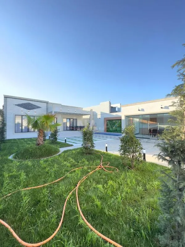 Satılır 4 otaqlı həyət evi 190 m²