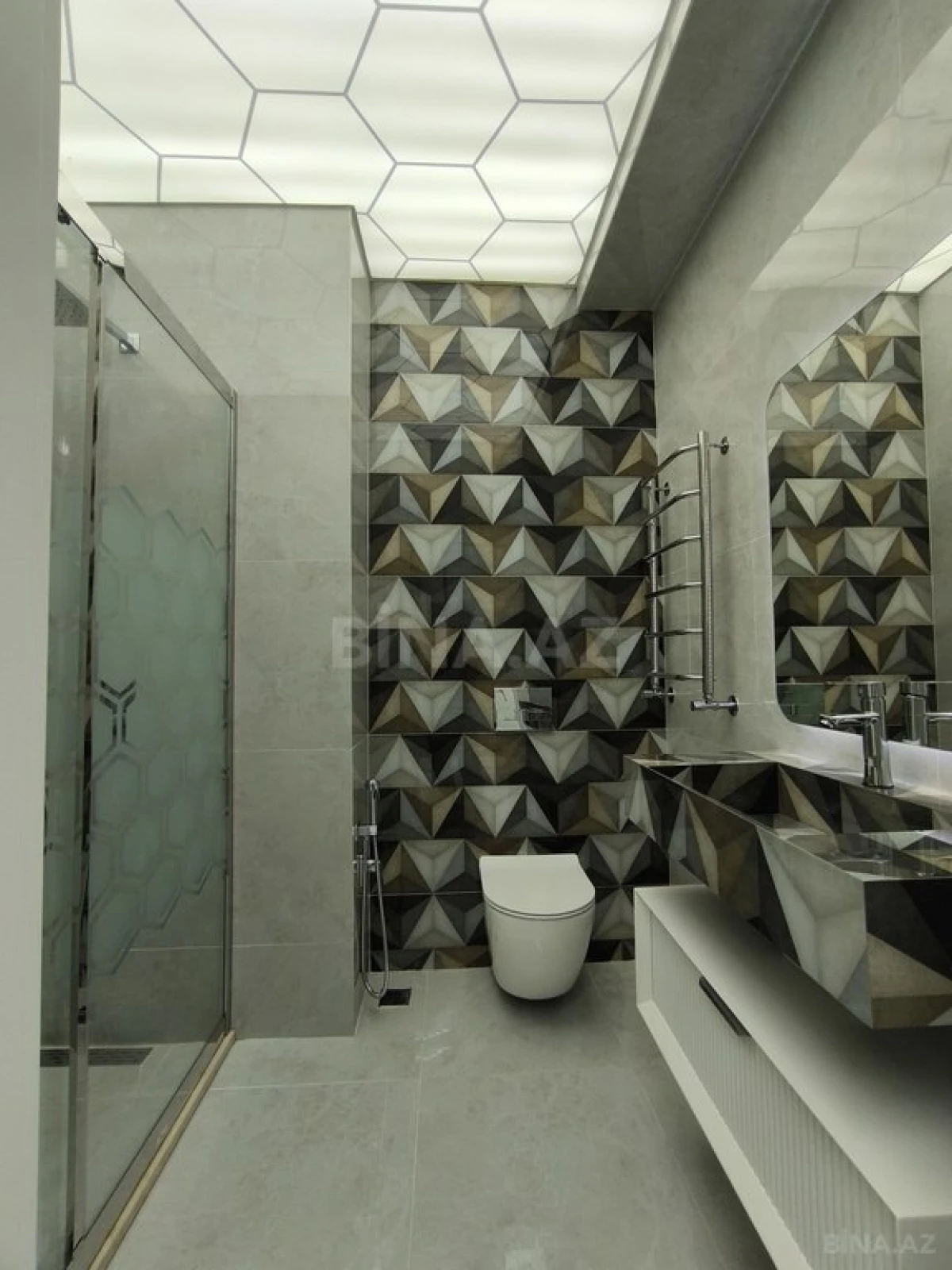 Satılır 3 otaqlı mənzil 130 m²