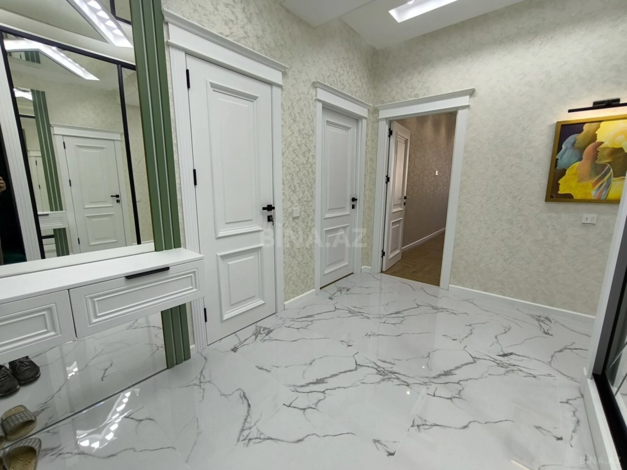 Satılır 3 otaqlı mənzil 130 m²