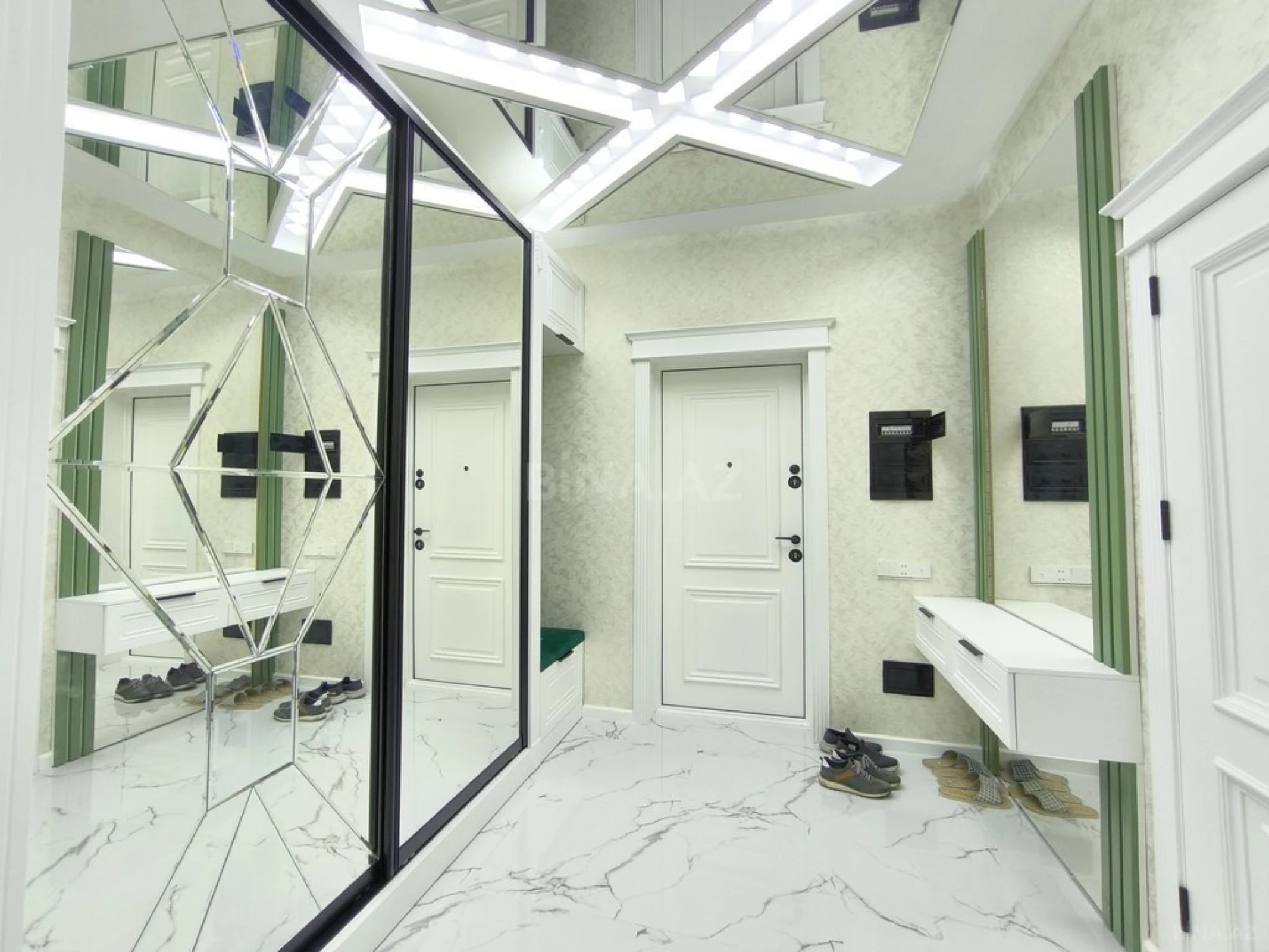 Satılır 3 otaqlı mənzil 130 m²