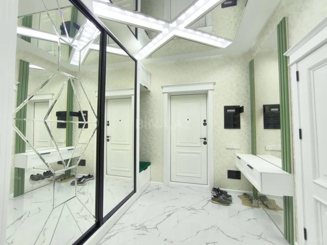 Satılır 3 otaqlı mənzil 130 m²