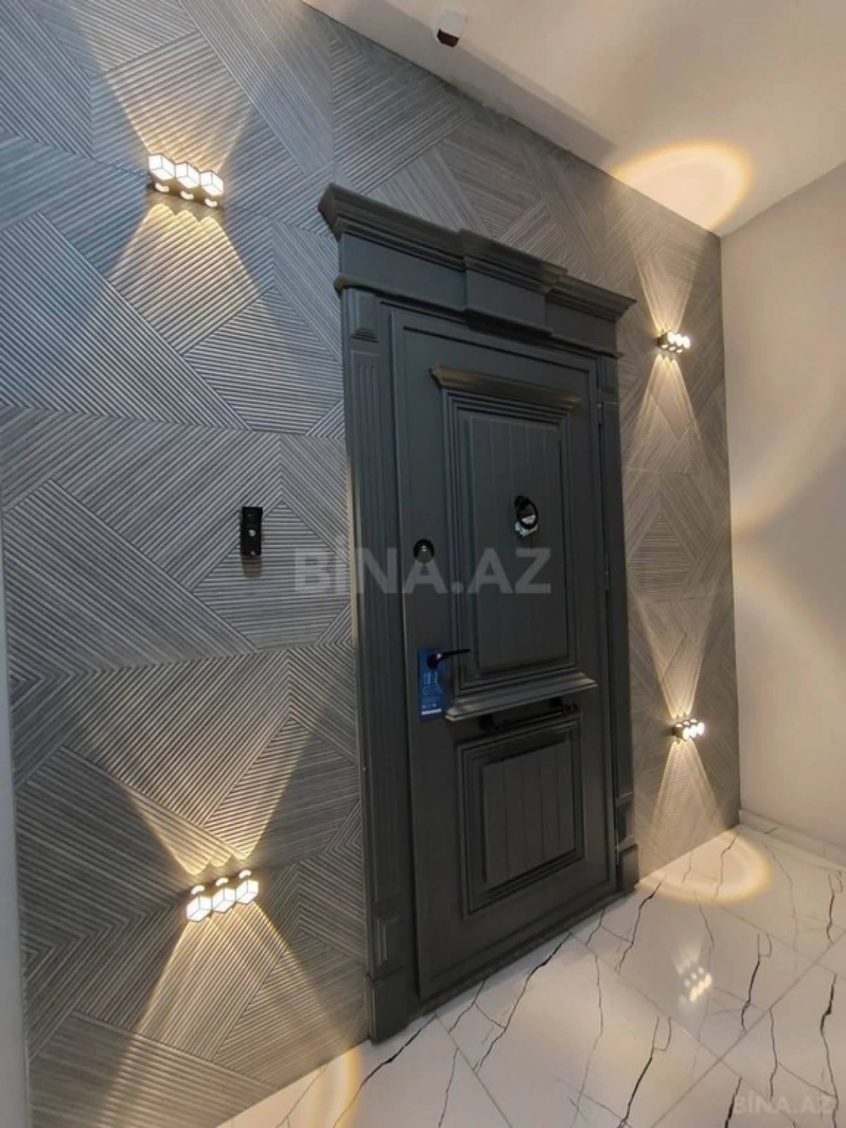 Satılır 3 otaqlı mənzil 130 m²