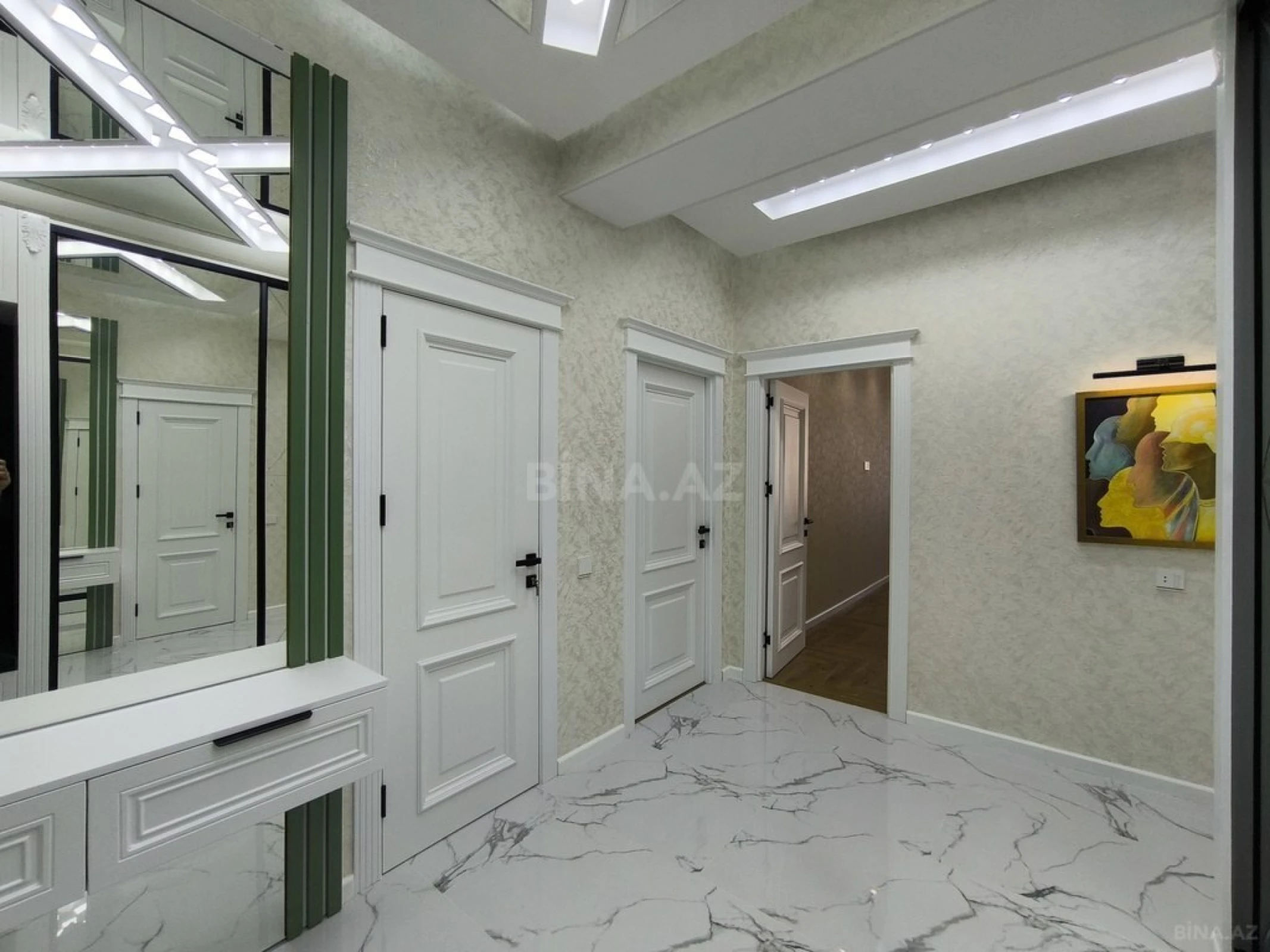 Satılır 3 otaqlı mənzil 130 m²