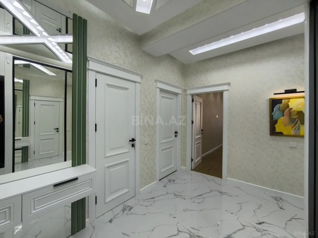 Satılır 3 otaqlı mənzil 130 m²