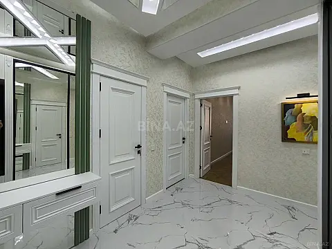 Satılır 3 otaqlı mənzil 130 m²