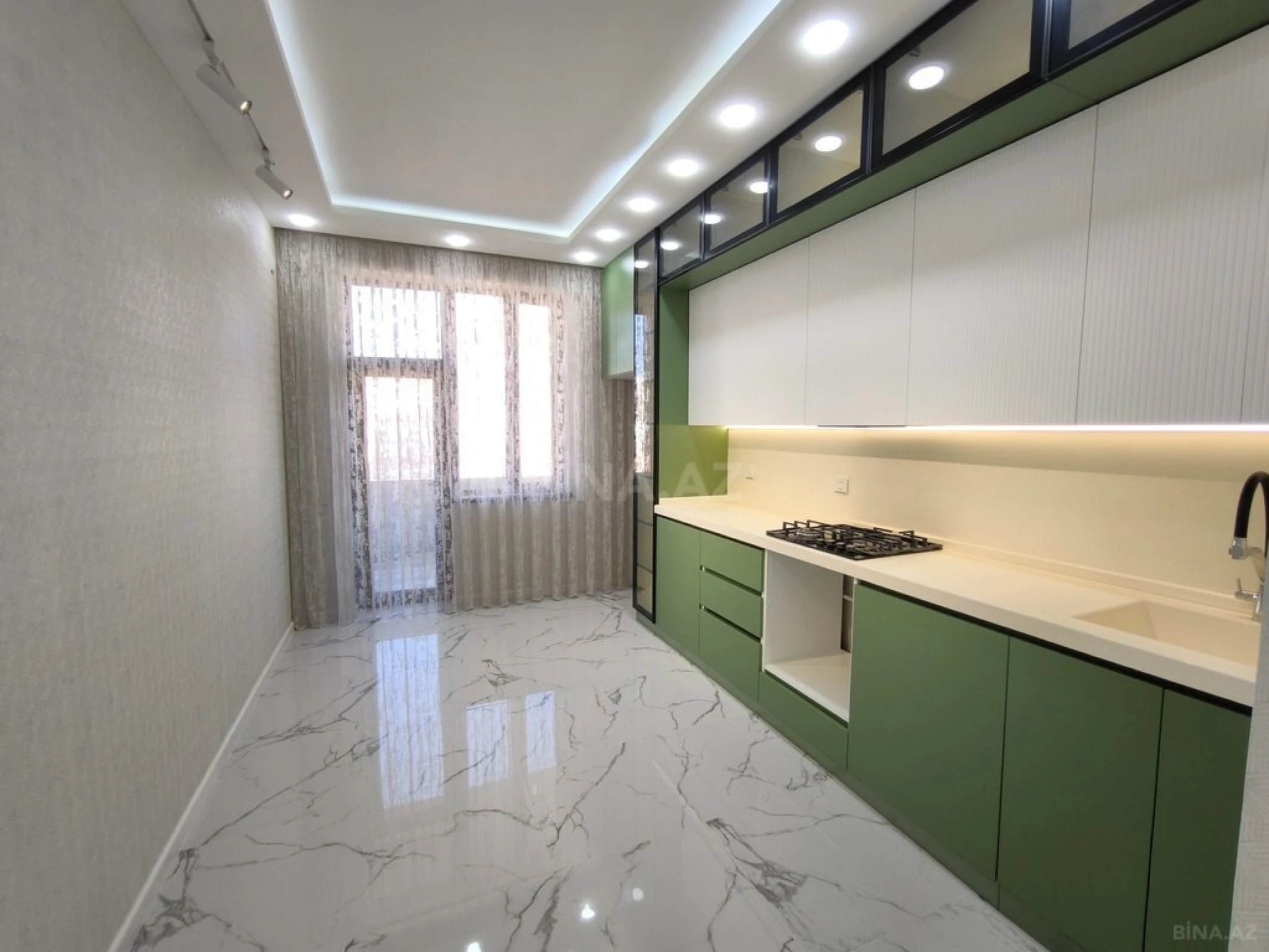 Satılır 3 otaqlı mənzil 130 m²