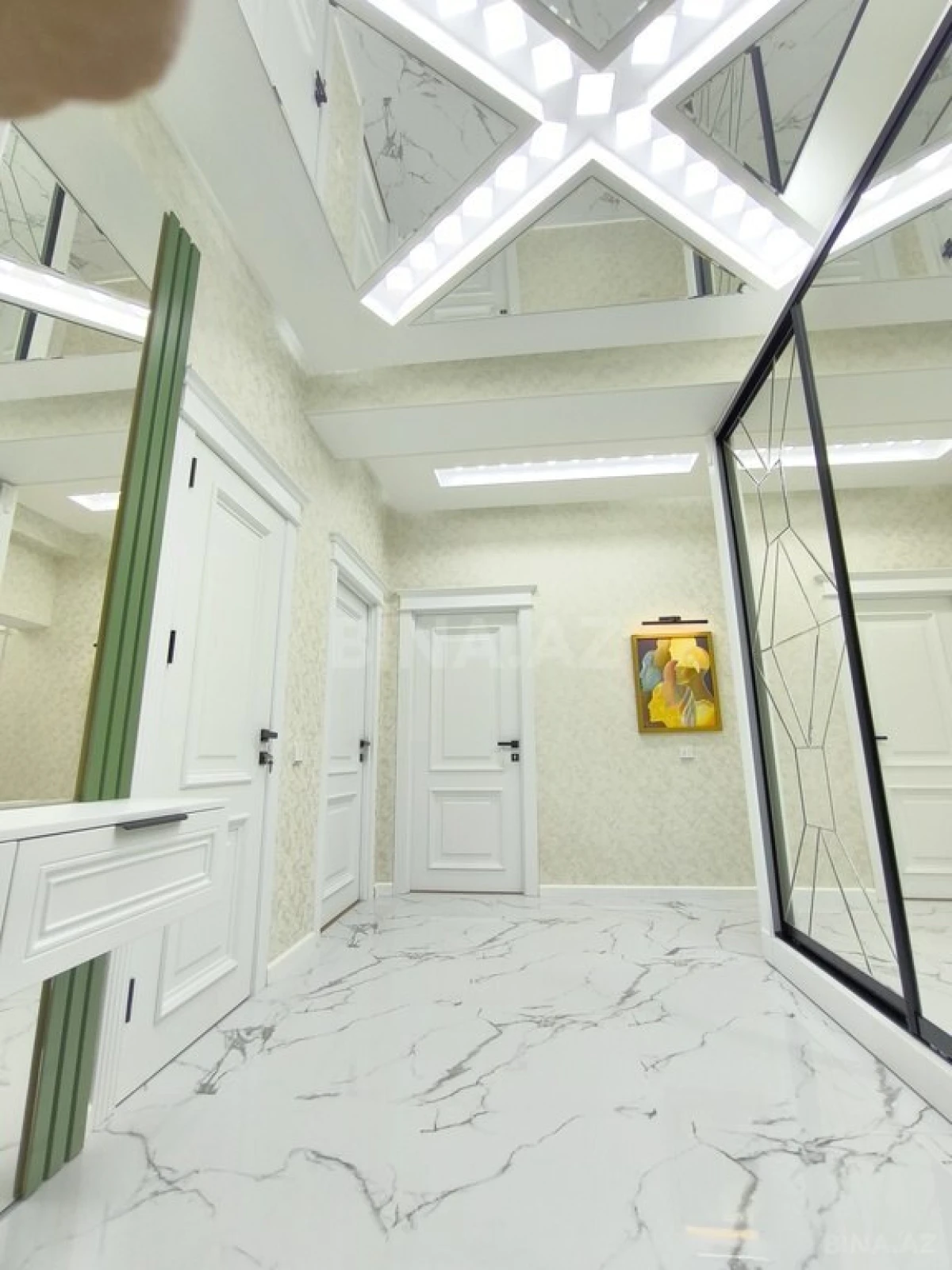 Satılır 3 otaqlı mənzil 130 m²